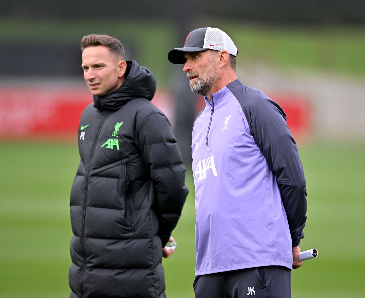 KIRKBY, ENGLAND - OCTOBER 04: (THE SUN OUT, THE SUN ON SUNDAY OUT) Jurgen Klopp manager of Liverpool and Pepijn Lijnders assistant manager of Liverpool during a training session at AXA Training Centre on October 04, 2023 in Kirkby, England. (Photo by Andrew Powell/Liverpool FC via Getty Images)