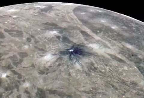 La misión Juno de la Nasa tomó foto de Ganímedes.