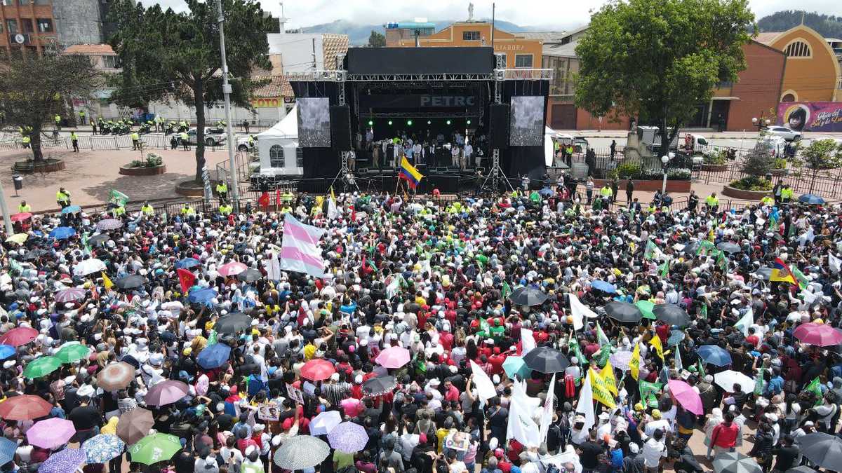 Gustavo Petro llenó la plaza pública en Soacha