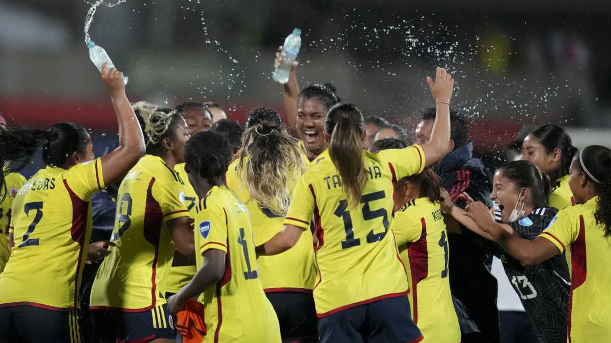 Colombia's players react after winning 1-0 against Argentina at the end of a women's Copa America semi final soccer match in Bucaramanga, Colombia , Monday, July 25, 2022. (AP/Dolores Ochoa)