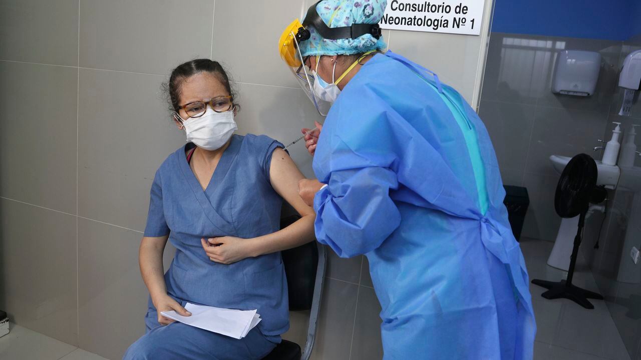 Vacunación en Perú.  (AP Foto/Martín Mejía)
