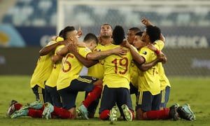 Colombia's Edwin Cardona, center, celebrates with teammates after scoring his side's opening goal against Ecuador during a Copa America soccer match at Arena Pantanal stadium in Cuiaba, Brazil, Sunday, June 13, 2021. (AP Photo/Bruna Prado)