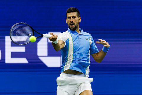 En la final el domingo, Djokovic se topará con Daniil Medvedev, el campeón del US Open en 2021. El ruso avanzó tras doblegar 7-6 (3), 6-1, 3-6, 6-3 al campeón defensor Carlos Alcaraz en la segunda semifinal.