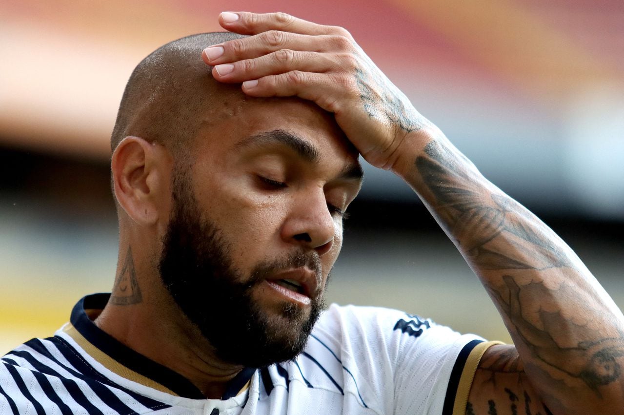 (FILES) In this file photo taken on September 4, 2022 Pumas' Brazilian defender Dani Alves gestures during the Mexican Apertura tournament football match against Atlas at the Jalisco stadium in Guadalajara, Jalisco State, Mexico. - Former Brazil defender Dani Alves was taken into custody on January 20, 2023 in Spain over allegations that he sexually assualted a woman at a Barcelona nightclub in December, police said. The 39-year-old player was summoned to a Barcelona police station where he was 