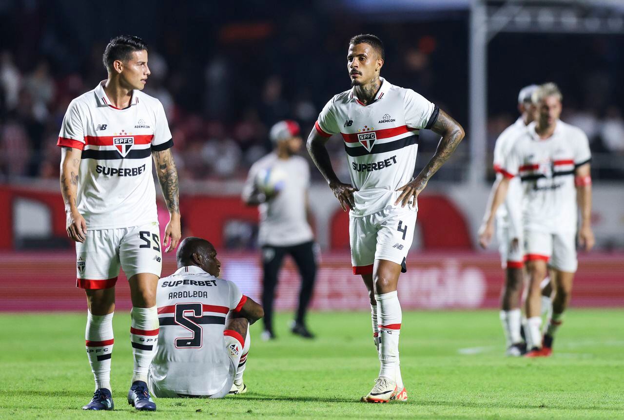 SAO PAULO, BRAZIL - APRIL 29: (L-R) James Rodriguez, Arboleda, and Diego Henrique Costa of Sao Paulo react after a match between Sao Paulo and Palmeiras as part of Brasileirao Series A at Morumbi Stadium on April 29, 2024 in Sao Paulo, Brazil. (Photo by Alexandre Schneider/Getty Images)