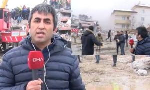 Se trata de un periodista de la agencia de noticias Demirören News Agency (DHA), que se encontraba en el preciso momento del potente sismo