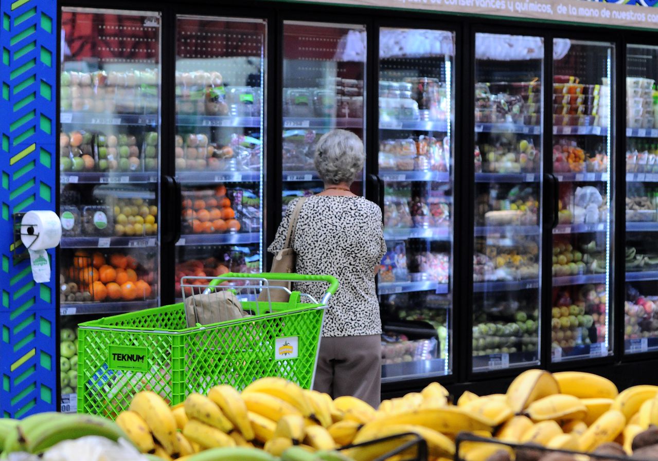 Cali: Precios de alimentos siguen altos en Cali, amas de casa perciben que el costo de la canasta familiar no baja, la inflación baja pero lento. Foto José L Guzmán. El País