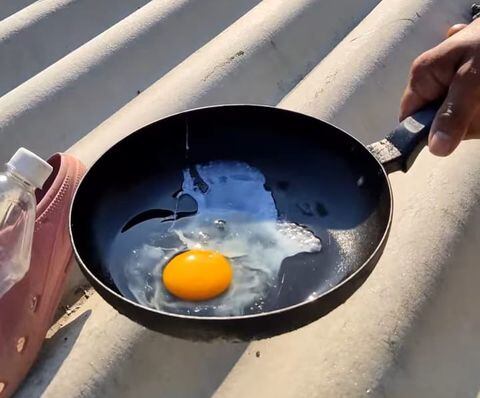 Las altas temperaturas permiten fritar un huevo en el techo de una casa en Barrancabermeja
