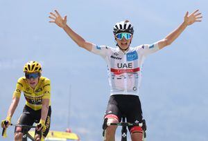 Tadej Pogacar gana la etapa 17 del Tour de Francia. Foto: AFP