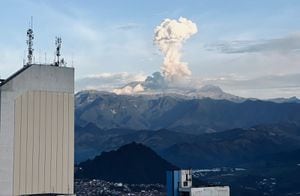 Continua la caída de ceniza procedente del Volcán Nevado del Ruiz