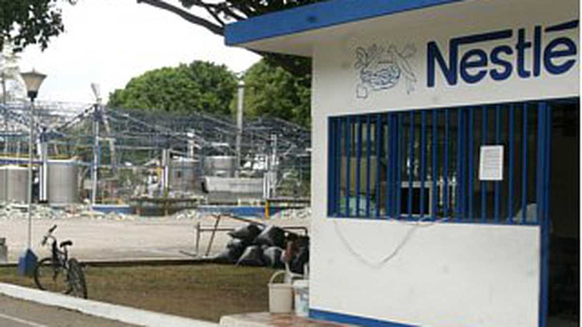 Nestlé ha sido víctima de la violencia en sus sedes en zona rural. La foto muestra sus oficinas en San Vicente del Caguán después de ser atacados por un grupo guerrillero. 