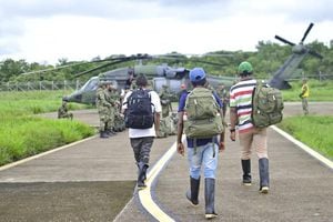 Nuevos grupos de las Fuerzas Especiales y comunidades indígenas se unen en la búsqueda de los menores desaparecidos en la selva del Guaviare.