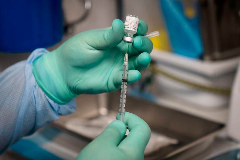 Nuevos estudios estadounidenses publicados el viernes 10 de septiembre de 2021 muestran COVID -19 vacunas siguen siendo altamente efectivas, especialmente contra hospitalizaciones y muerte, incluso contra la variante delta extra-contagiosa. (Foto AP / Jae C. Hong)