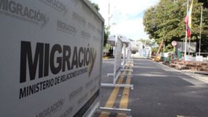 Los pasos fronterizos entre Colombia y Venezuela tendrán cerca de un año cerrados para el paso de camiones de carga y peatones.
