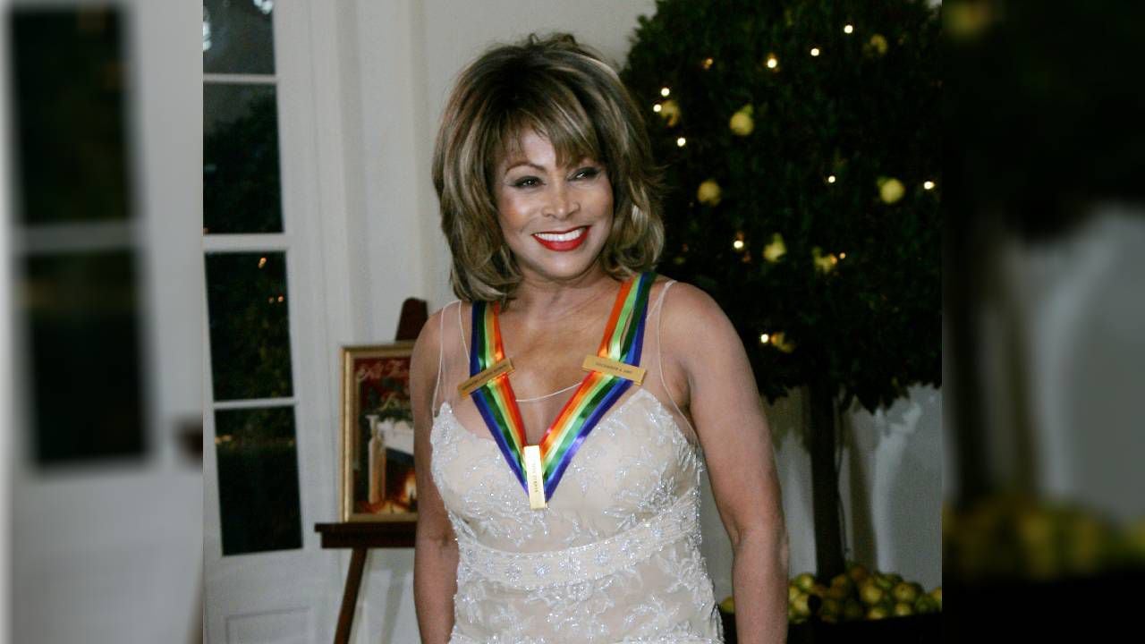 Archivo de la cantante Tina Turner llegando a la Casa Blanca para la Gala de Honor del Centro Kennedy el 4 de diciembre de 2005, en Washington.