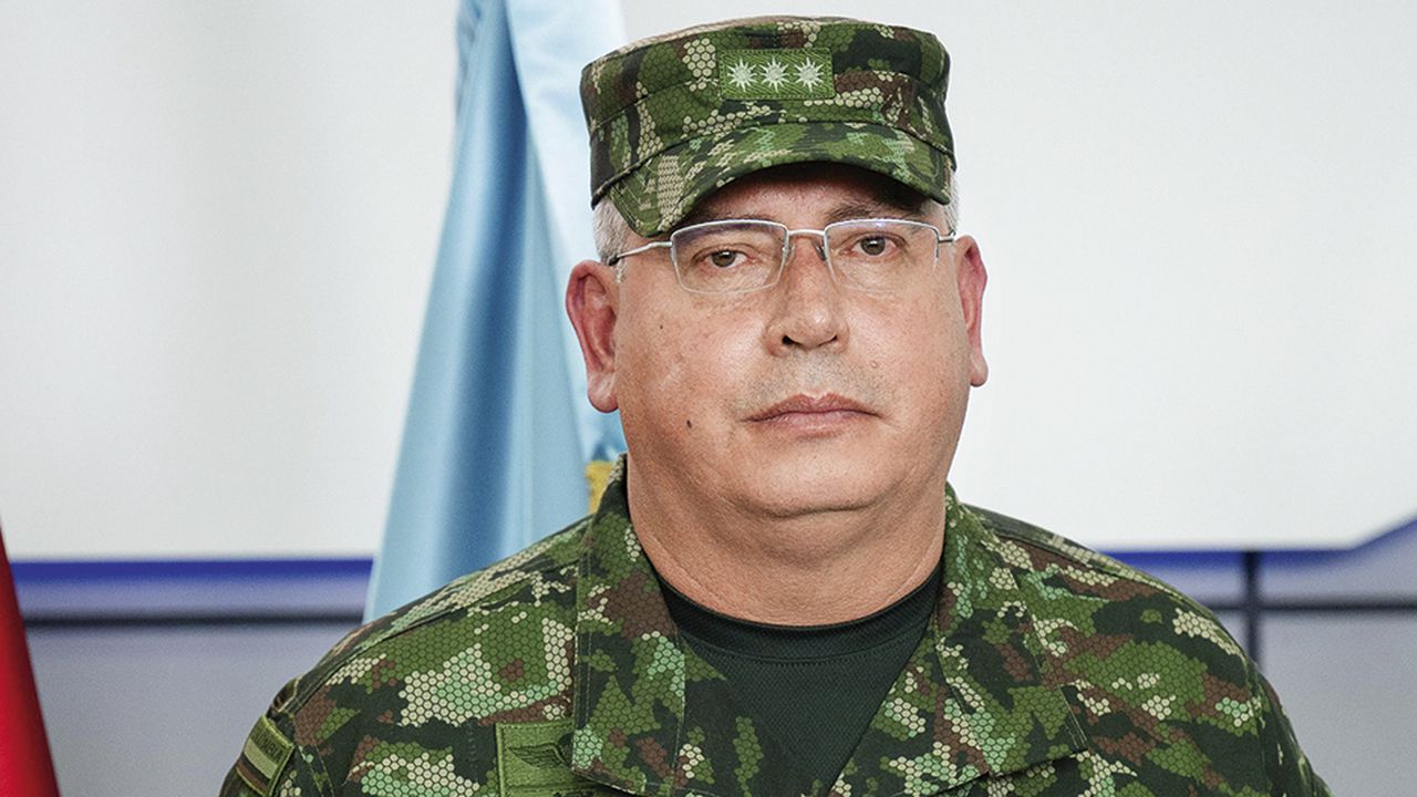 General Helder Fernán Giraldo BonillaComandante del Ejército Nacional