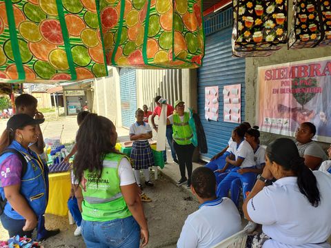 Grupos de jóvenes por medio de sus instituciones educativas también se han adentrado en el campo del liderazgo social y de los proyectos que buscan el beneficio general de la población del Puerto.