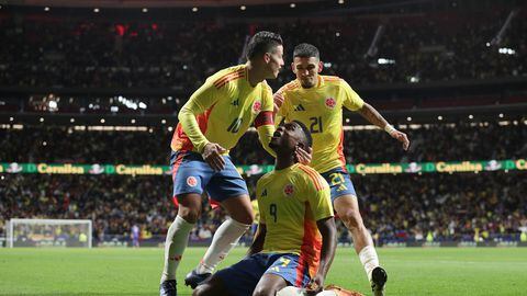 MADRID, SPAIN - MARCH 26: Jhon Cordoba (2ndL) of Colombia celebrates scoring their opening goal with teammates James Rodriguez (L) and Daniel Munoz (R) during the friendly match between Romania and Colombia at Civitas Metropolitan Stadium on March 26, 2024 in Madrid, Spain. (Photo by Gonzalo Arroyo Moreno/Getty Images) (Photo by Gonzalo Arroyo Moreno/Getty Images)