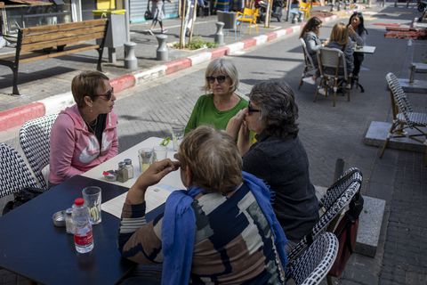Coronavirus: Israel regresa a la normalidad, reabre universidades, restaurantes y bares