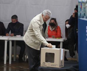 Votación mesa principal plaza de bolivar del presidente Iván Duque
