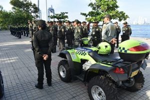 Despliegue de policías en el marco de la estrategia 'Vacaciones Seguras'.