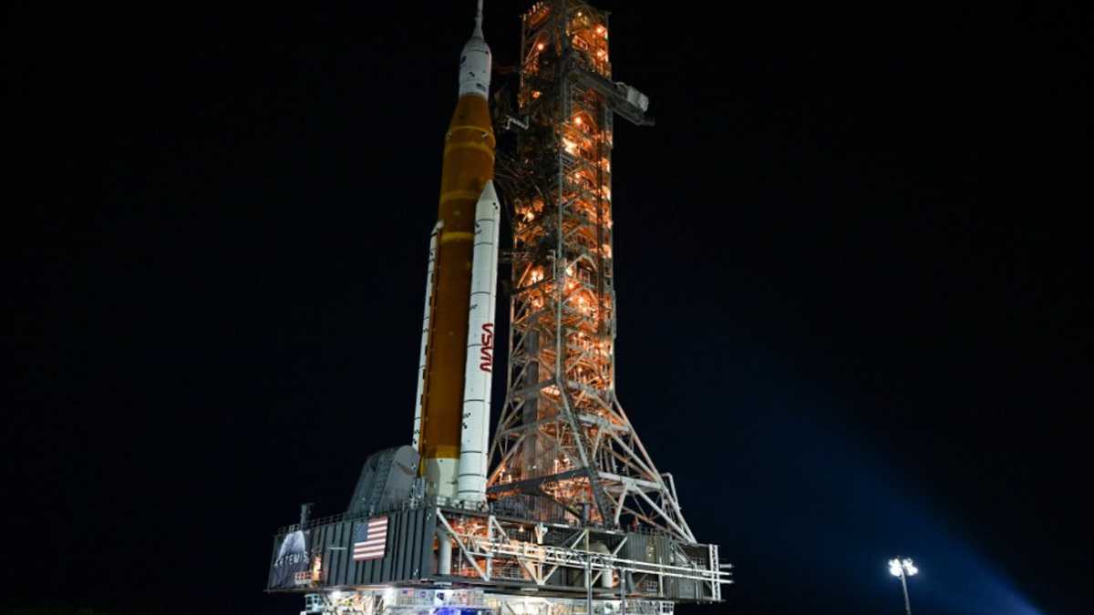 El cohete, llamado SLS (por Space Launch System), ha estado en desarrollo durante más de una década y se convertirá en el más poderoso del mundo cuando despegue