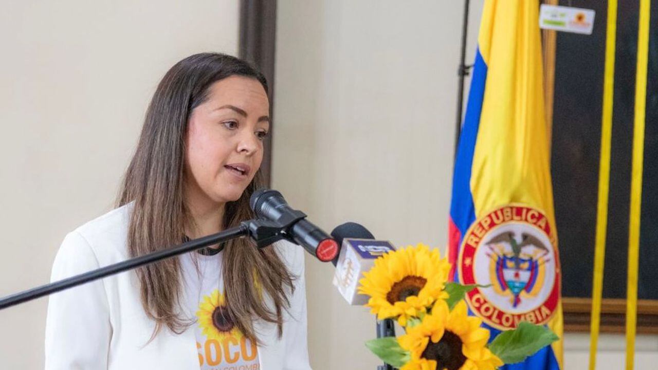 Pacientes de varias ciudades de Colombia, en el Congreso de la República, en septiembre del 2021, cuando se radicó el proyecto de la ley endometriosis.