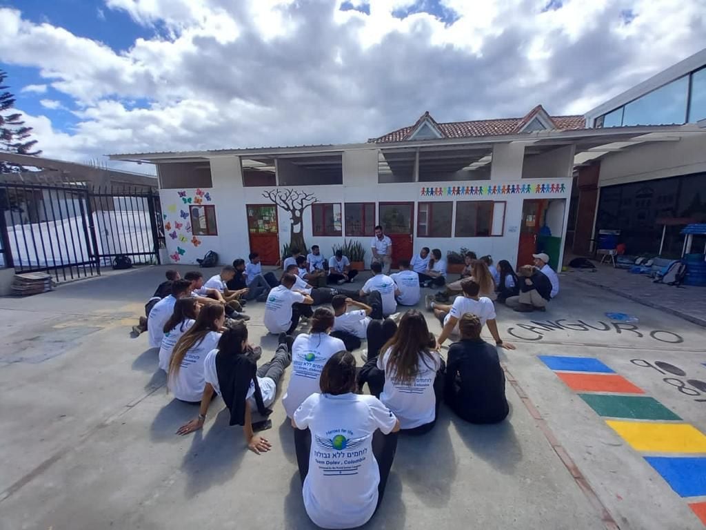 Héroes for life en el colegio Casablanca al nororiente de Bogotá. - Foto: Héroes for life