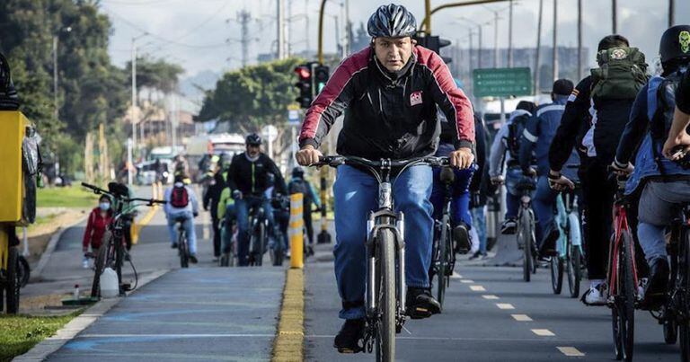 La Alcaldía de la capital del país, hizo un llamado a los usuarios de las bicicletas para que utilicen el casco como medida de protección, especialmente frente a la ocurrencia de accidentes.