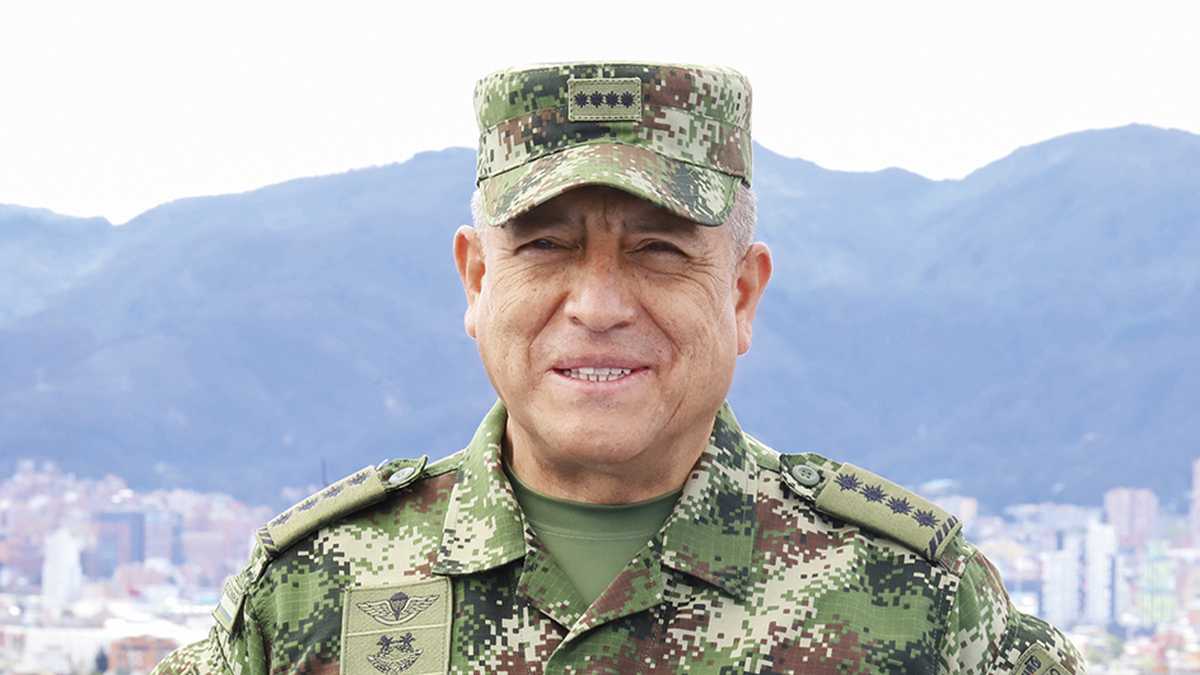 gENERAL luis ferNANdo navarro Comandante del Ejército Nacional 