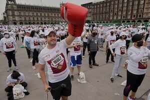 Ciudad de México obtuvo el récord Guinness a la clase de boxeo más grande del mundo, tras reunir a más de 14.000 personas en el Zócalo.