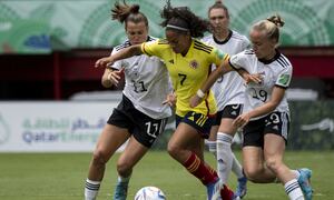 Colombia's Gisela Robledo (C) is challenged by Germany's Carlotta Wamser (L) and Beke Sterner during their Women's U-20 World Cup football match at the Alejandro Morera Soto stadium in Alajuela, Costa Rica,on August 10, 2022.
Ezequiel BECERRA / AFP