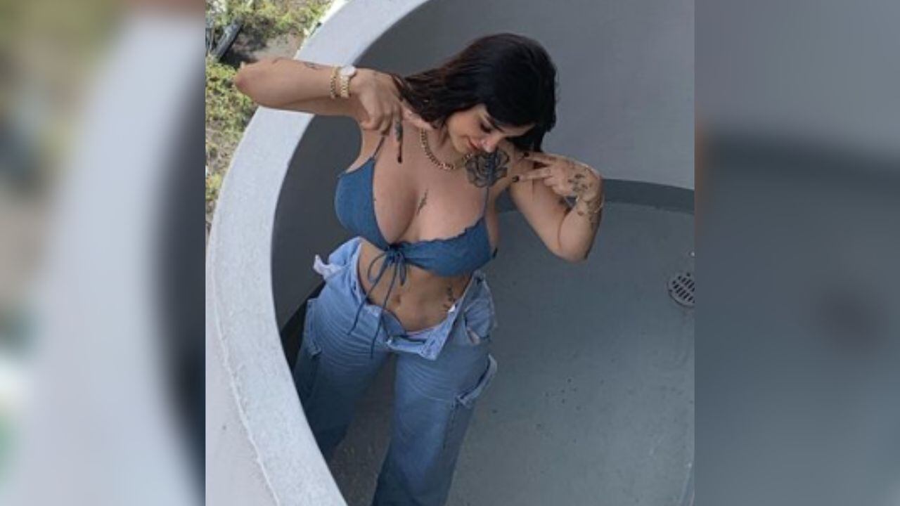 Karely Ruiz modelo de OnlyFans muestra sus tits
