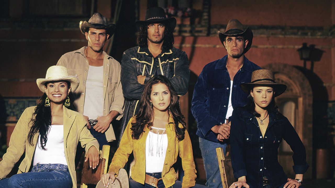 Pasión de gavilanes estrenó su primera temporada en 2003 y de inmediato se convirtió en un éxito en Colombia y Latinoamérica. La historia es un remake de Las aguas mansas, creada y escrita por Julio Jiménez. 