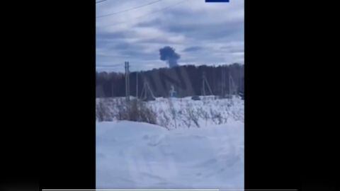 Esta es una captura del video del momento en que el avión cae a tierra.