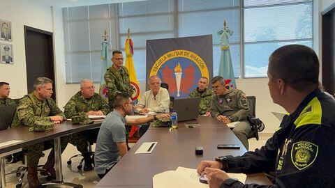 Reunión del ministro Iván Velásquez con altos mandos militares.