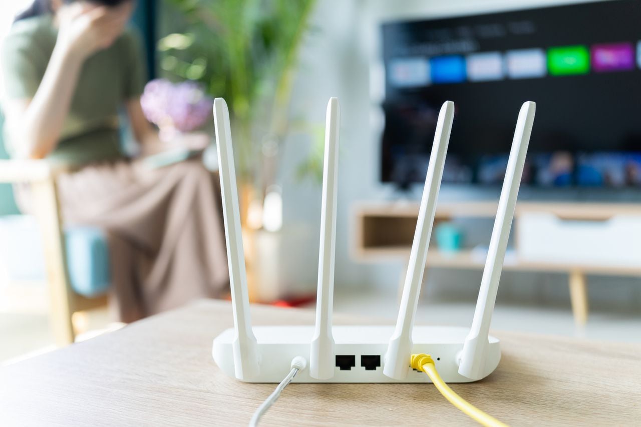 ¿Sabían ustedes que la proximidad del router WiFi al televisor podría estar generando interferencias electromagnéticas?