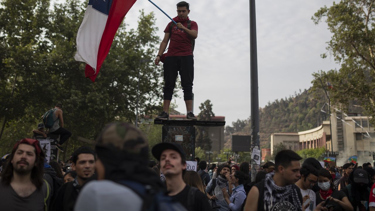 Protestas en Chile. (Photo by Jeremias Gonzalez/NurPhoto via Getty Images)