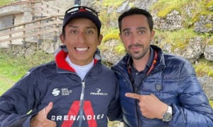 Egan Bernal y Alberto Contador.