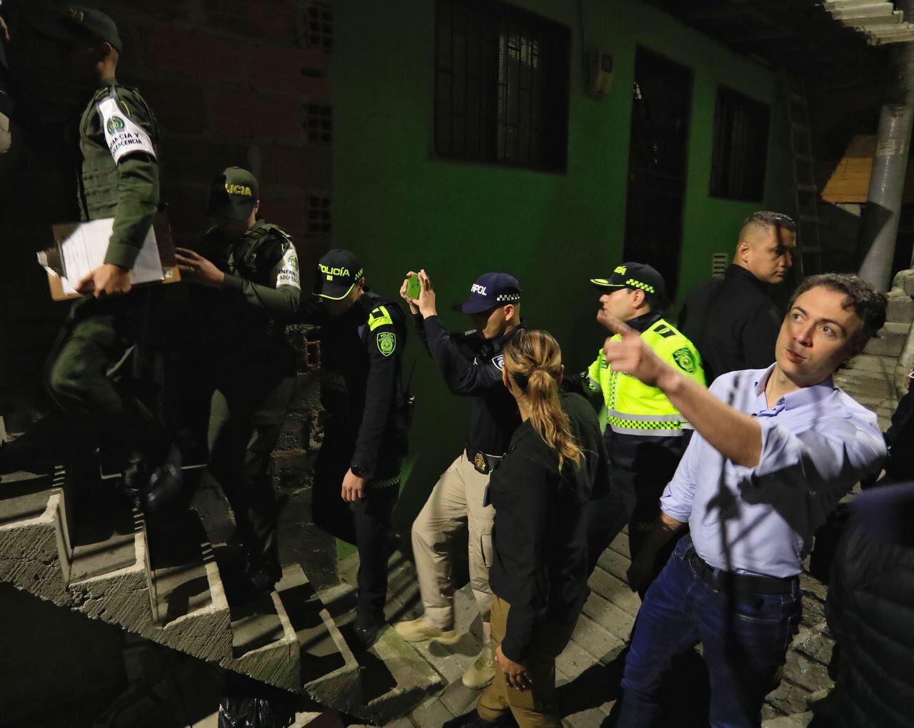 El alcalde de Medellín, Daniel Quintero, se enteró del caso y el mismo asumió la operación de captura de su mamá y la recuperación de los niños.