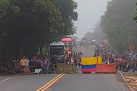 Los manifestantes están ubicados en el sector del intercambiador La Lizama, ubicado en el kilómetro 6.