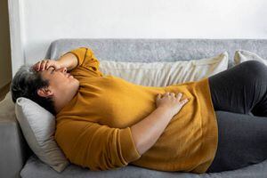 Este síntoma, acompañado de dolor al tener relaciones sexuales y menstruaciones abundantes, pueden ser signos de un doloroso trastorno conocido como Endometriosis.