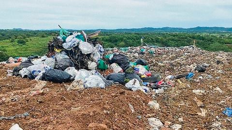 La representante Saray Robayo publicó esta fotografía para denunciar posibles irregularidades en el tratamiento de basuras en Montería.