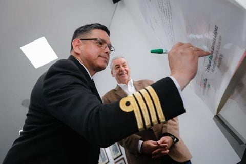 La firma de este convenio, que entra en vigencia a partir de la fecha, posibilitará el fomento de programas y proyectos de educación que beneficiarán no solo a los marinos de Colombia, sino también a los jóvenes que aspiren a ingresar a la Institución Naval.