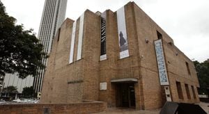 El Museo de Arte Moderno de Bogotá  ha subsistido por su gestión.