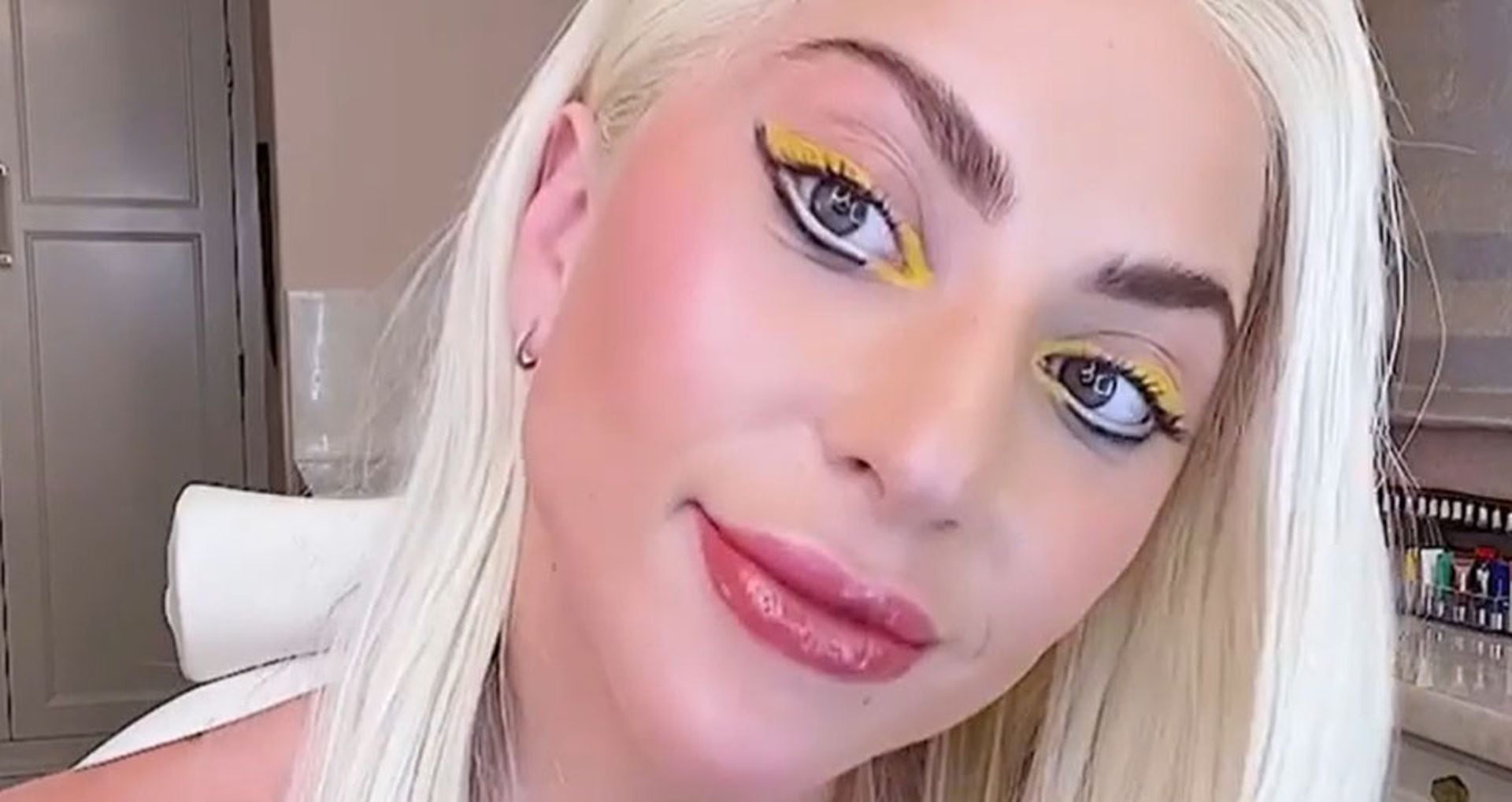 Lady Gaga muestra la textura real de su piel sin una gota de maquillaje