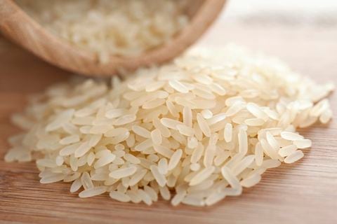 Con la creencia en la capacidad del arroz para atraer energía positiva, muchas personas están incorporando este antiguo ritual en sus prácticas diarias en abril de 2024.
