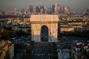L'Arc de Triomphe, Wrapped, Paris, 1961-2021