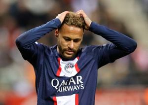 Neymar se lamenta tras una ocasión perdida frente a Reims