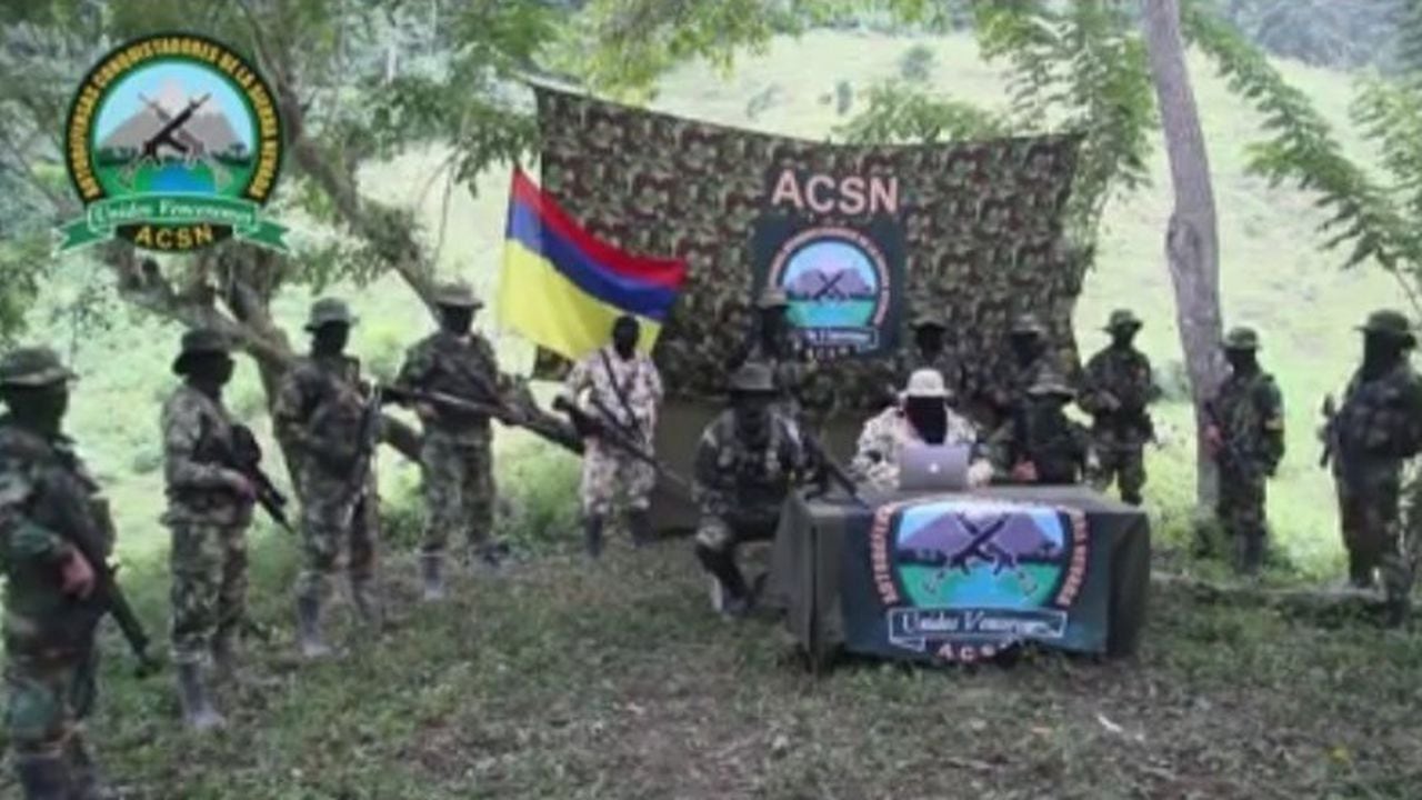 Captura de imagen del video difundido por el grupo ilegal Autodefensas Conquistadoras de la Sierra Nevada (ACSN).